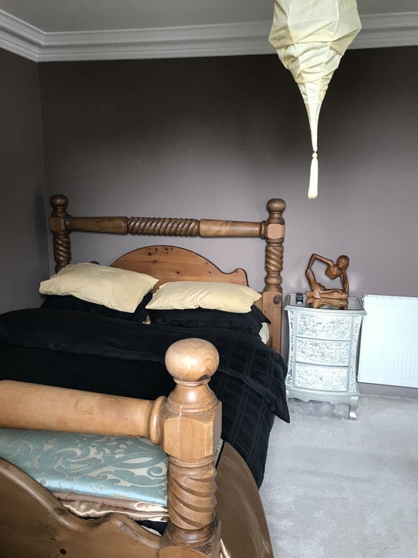 Room Gallowhill Road in Kirkintilloch