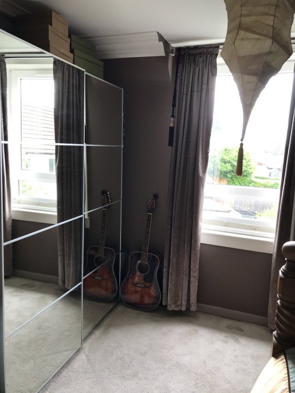 Room Gallowhill Road in Kirkintilloch