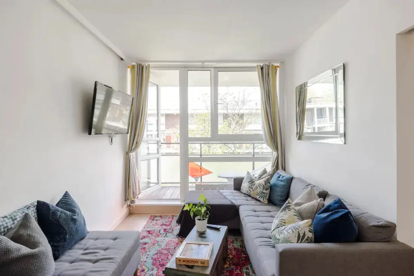 Flat Clarence Gardens in Greater London