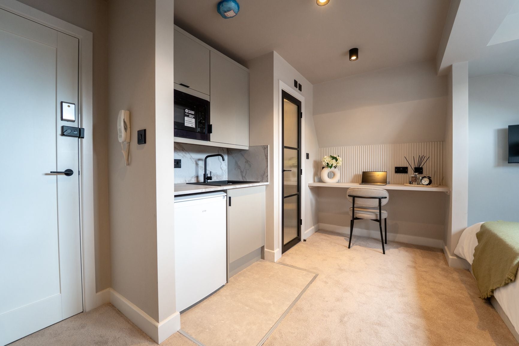Room Dawlish Road in Birmingham