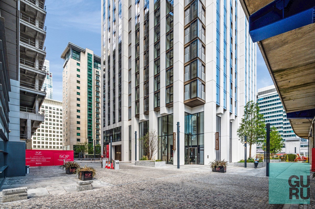 Flat South Quay Plaza in London