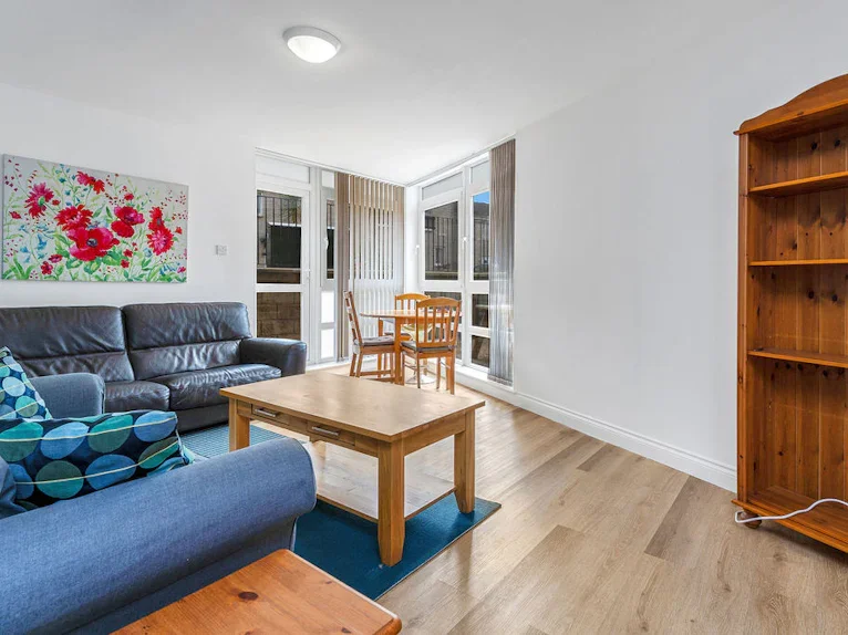 Flat Allanfield Place in City of Edinburgh