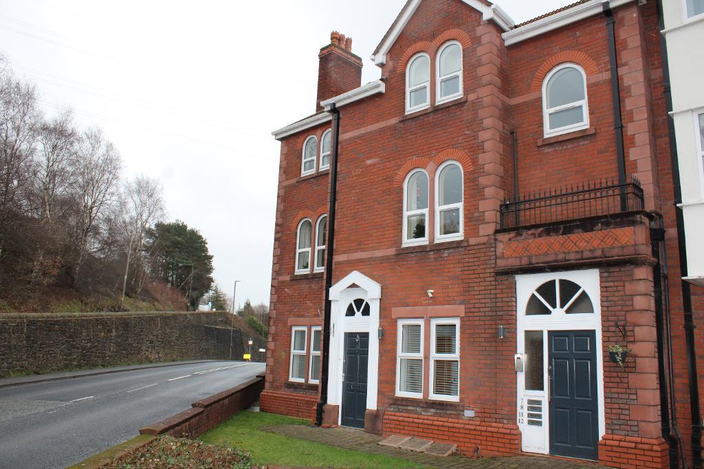 Flat Mottram Road in Tameside