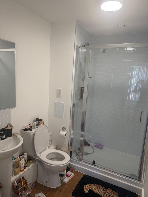 Room Headlam Road in Greater London
