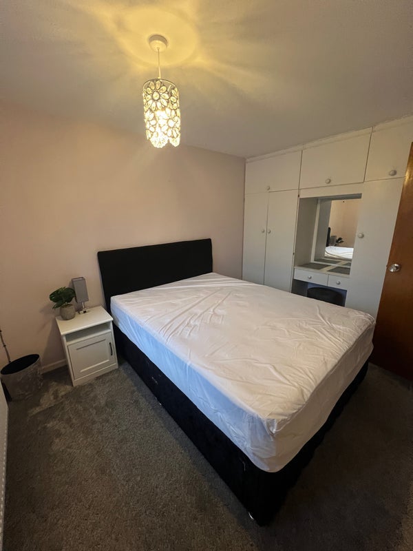 Room Grassmoor Close in Sheffield
