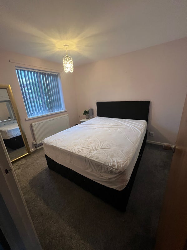 Room Grassmoor Close in Sheffield