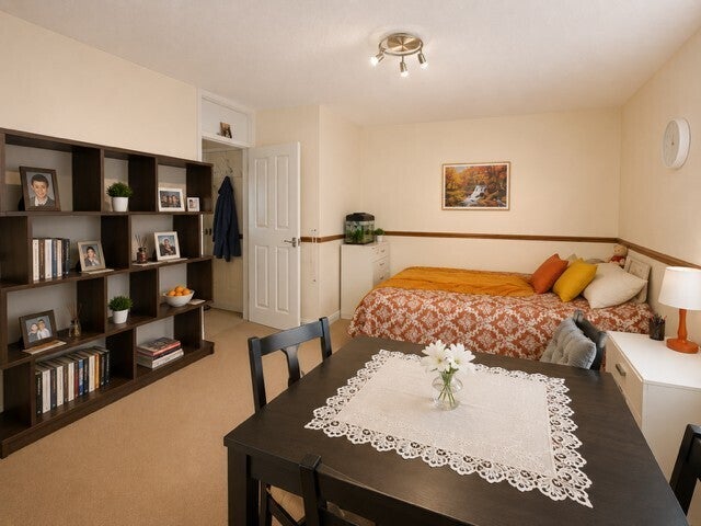 Flat Derby Road in Greater London