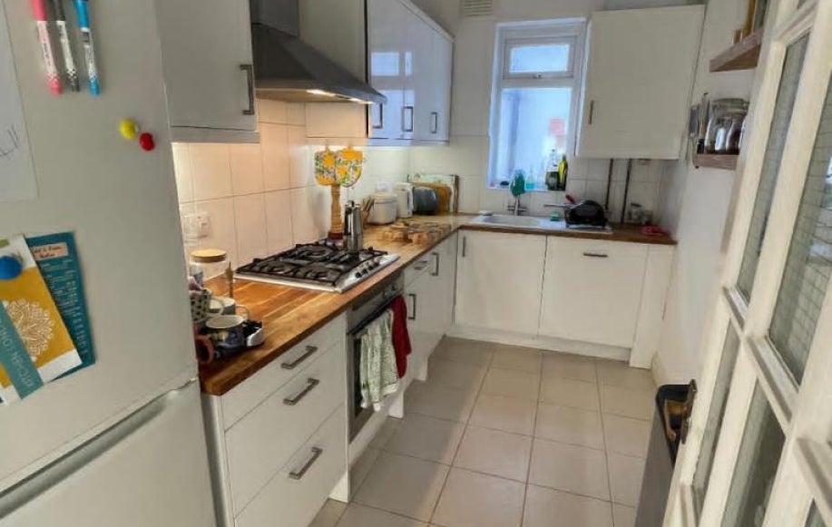 Flat Dollis Avenue in London