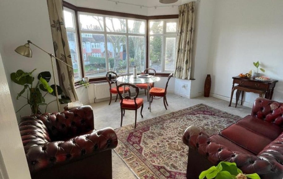 Flat Dollis Avenue in London