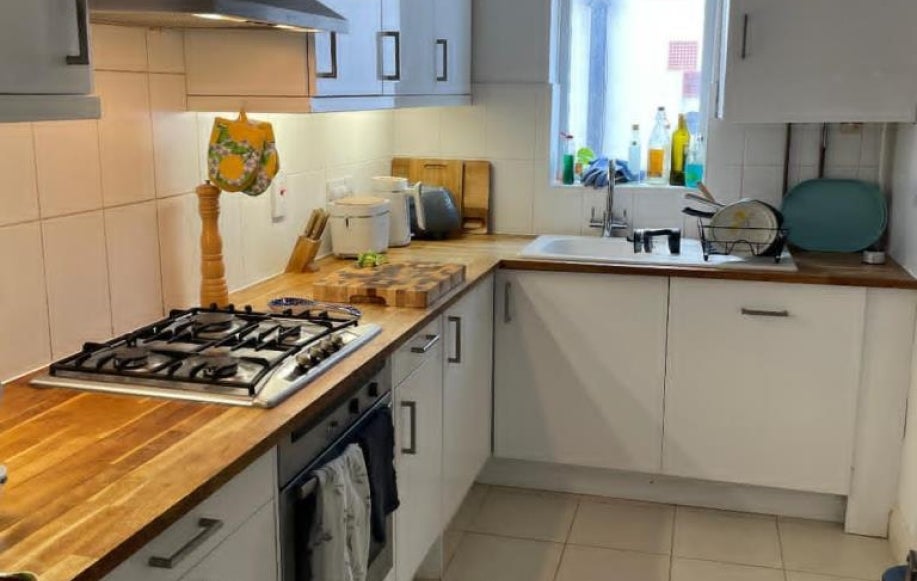 Flat Dollis Avenue in London