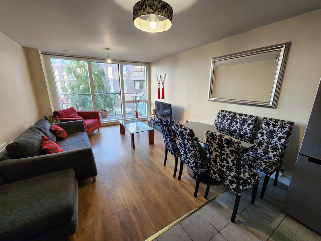 Flat Ealing Road in Greater London