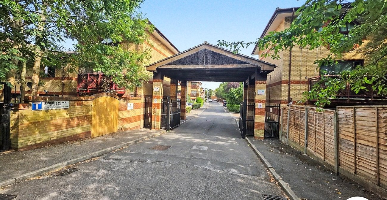 Flat Pincott Place in Greater London