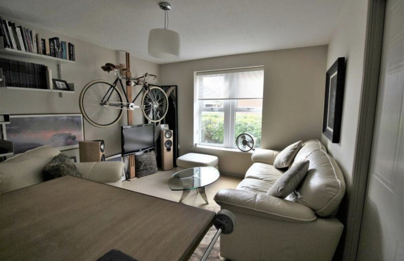 Flat Bellarmine Close in Greater London