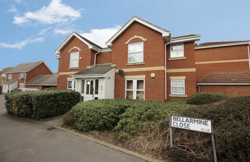 Flat Bellarmine Close in Greater London
