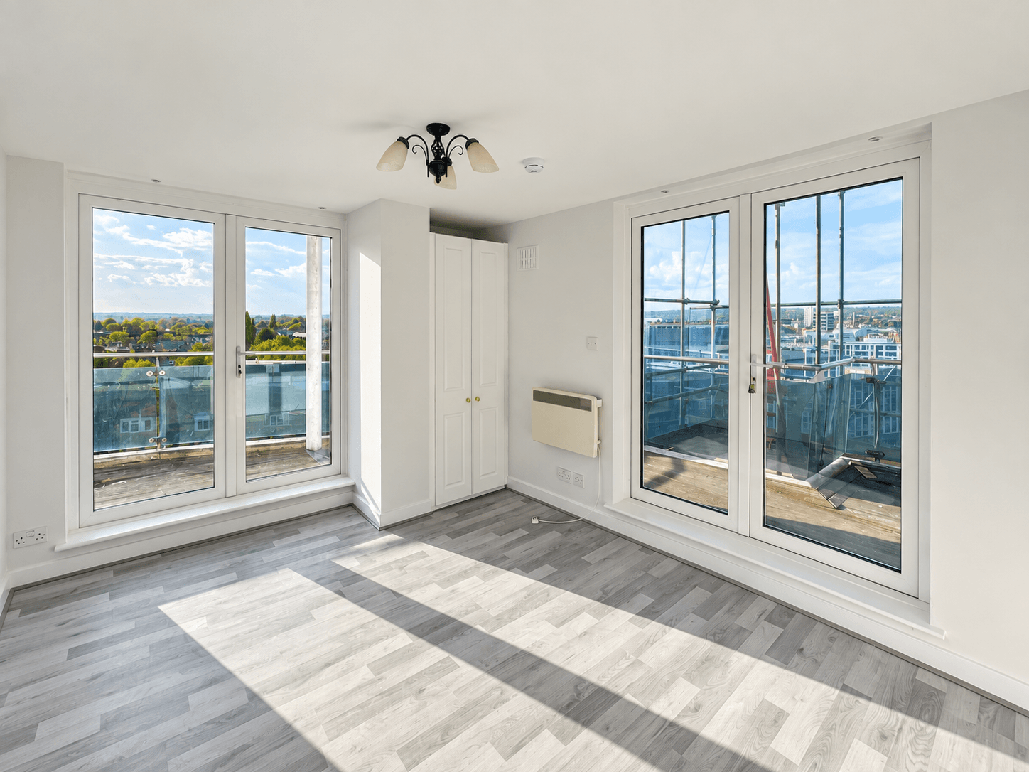 Flat Lyon Road in Greater London