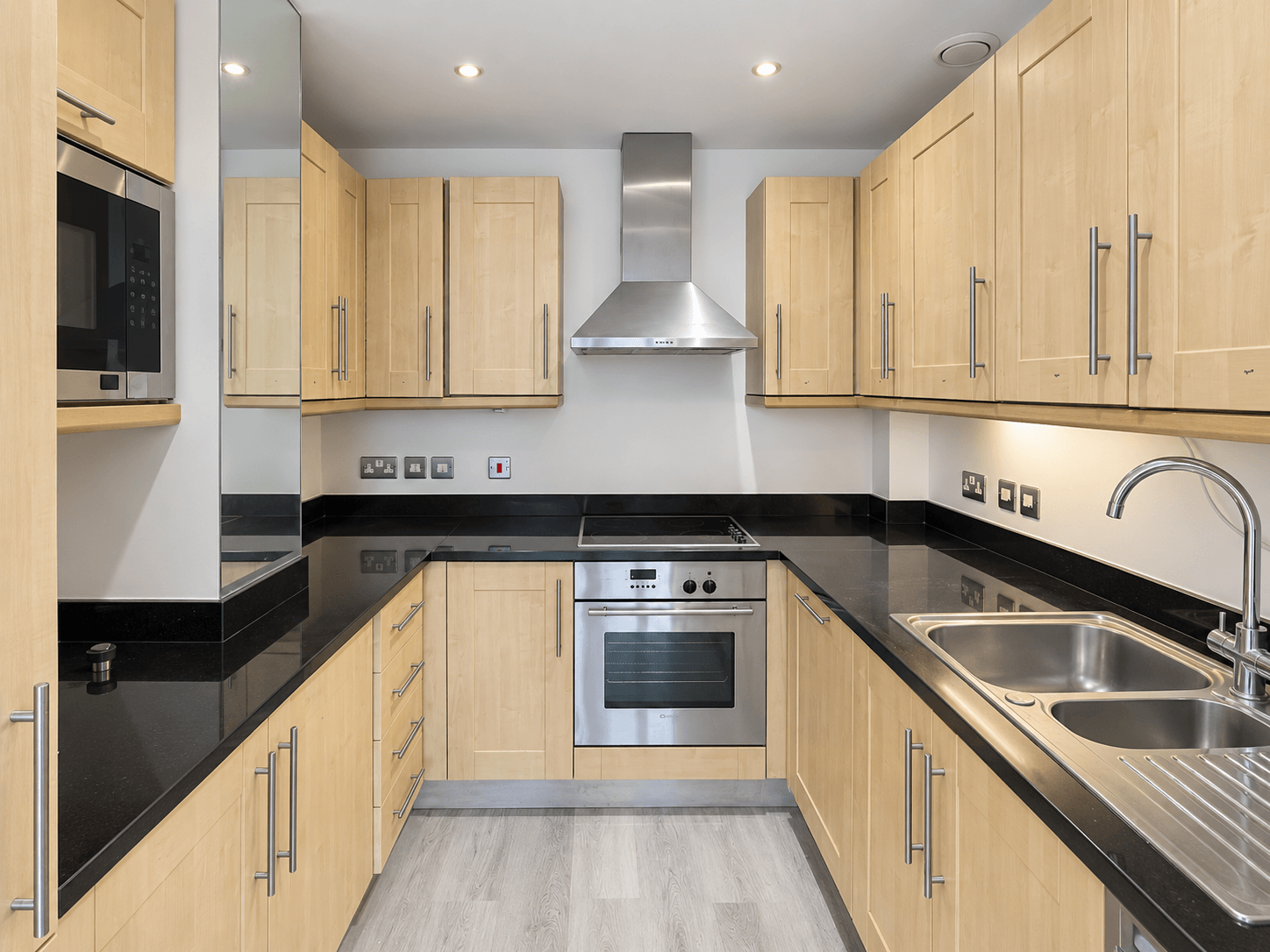 Flat Lyon Road in Greater London