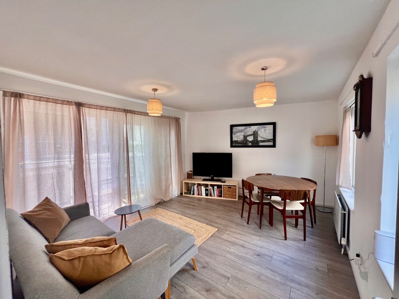 Flat Spa Road in Greater London