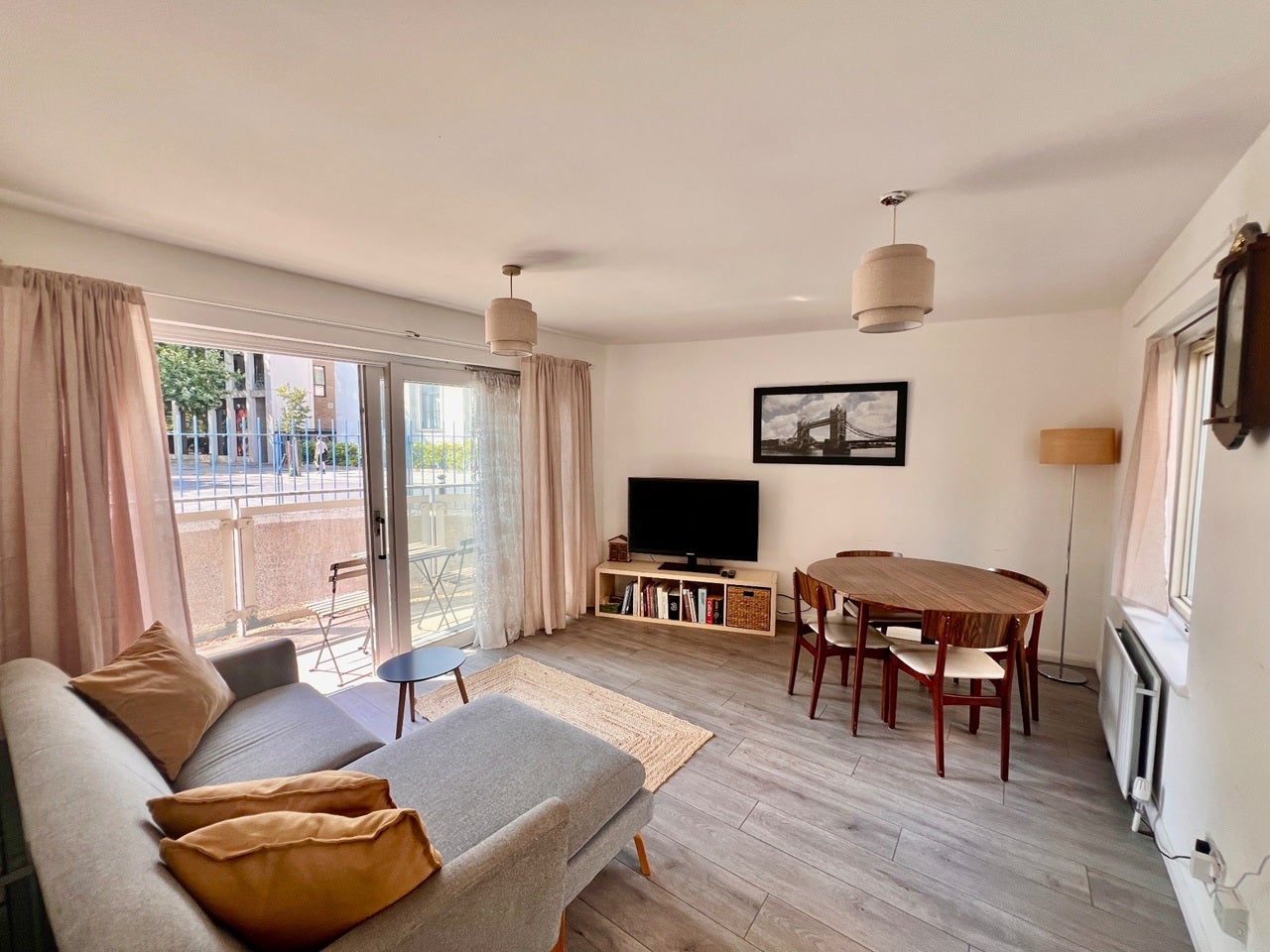 Flat Spa Road in Greater London