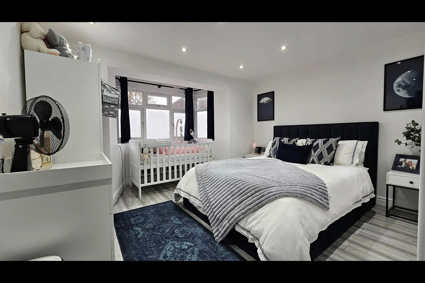 Flat Finchingfield Avenue in Greater London