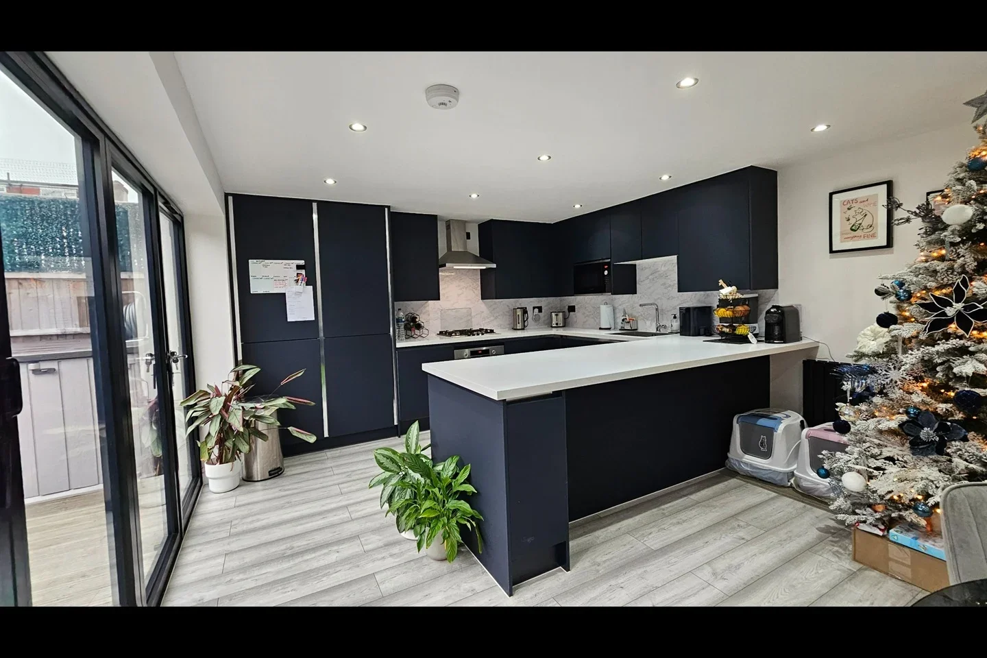 Flat Finchingfield Avenue in Greater London