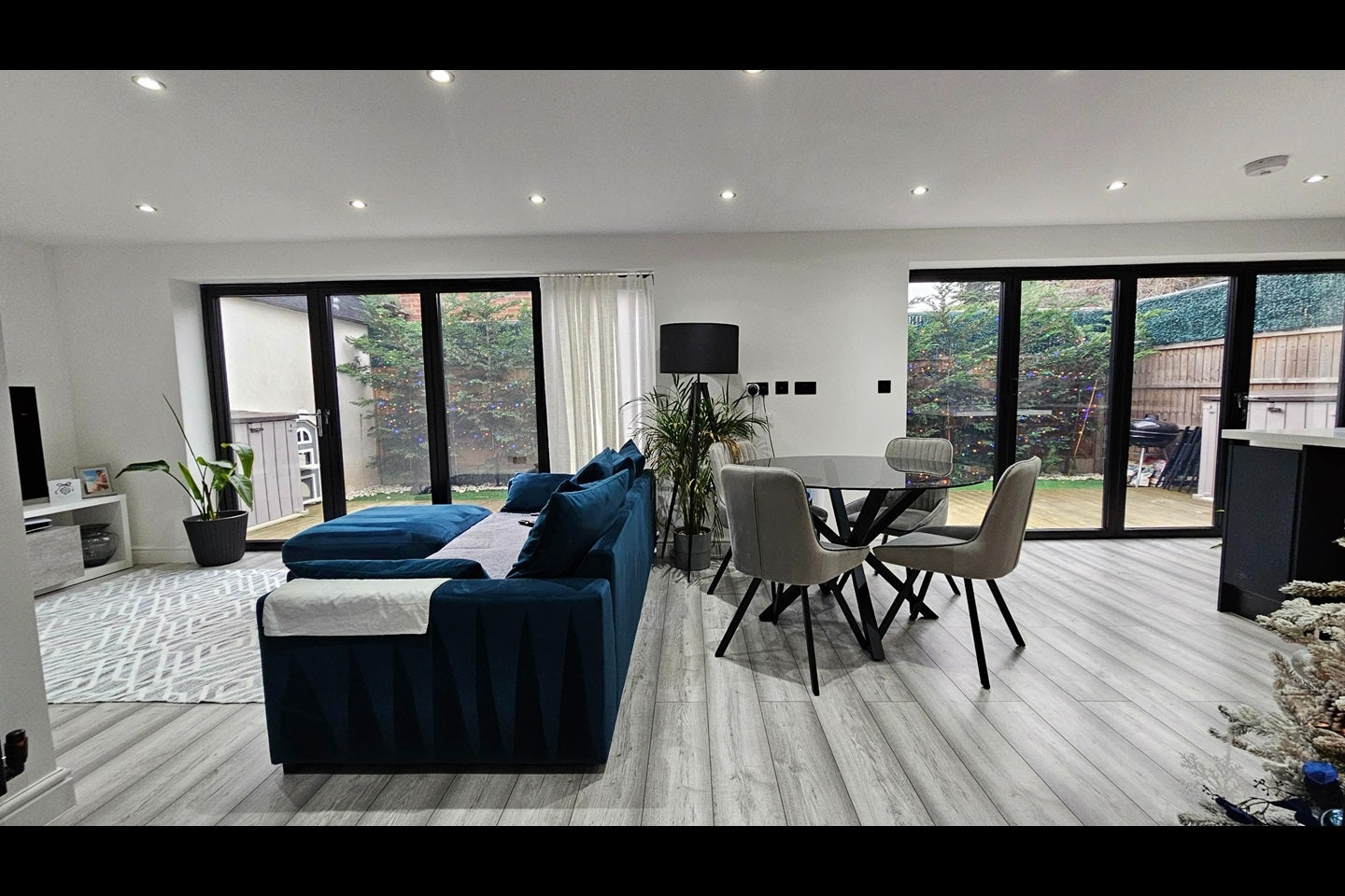 Flat Finchingfield Avenue in Greater London
