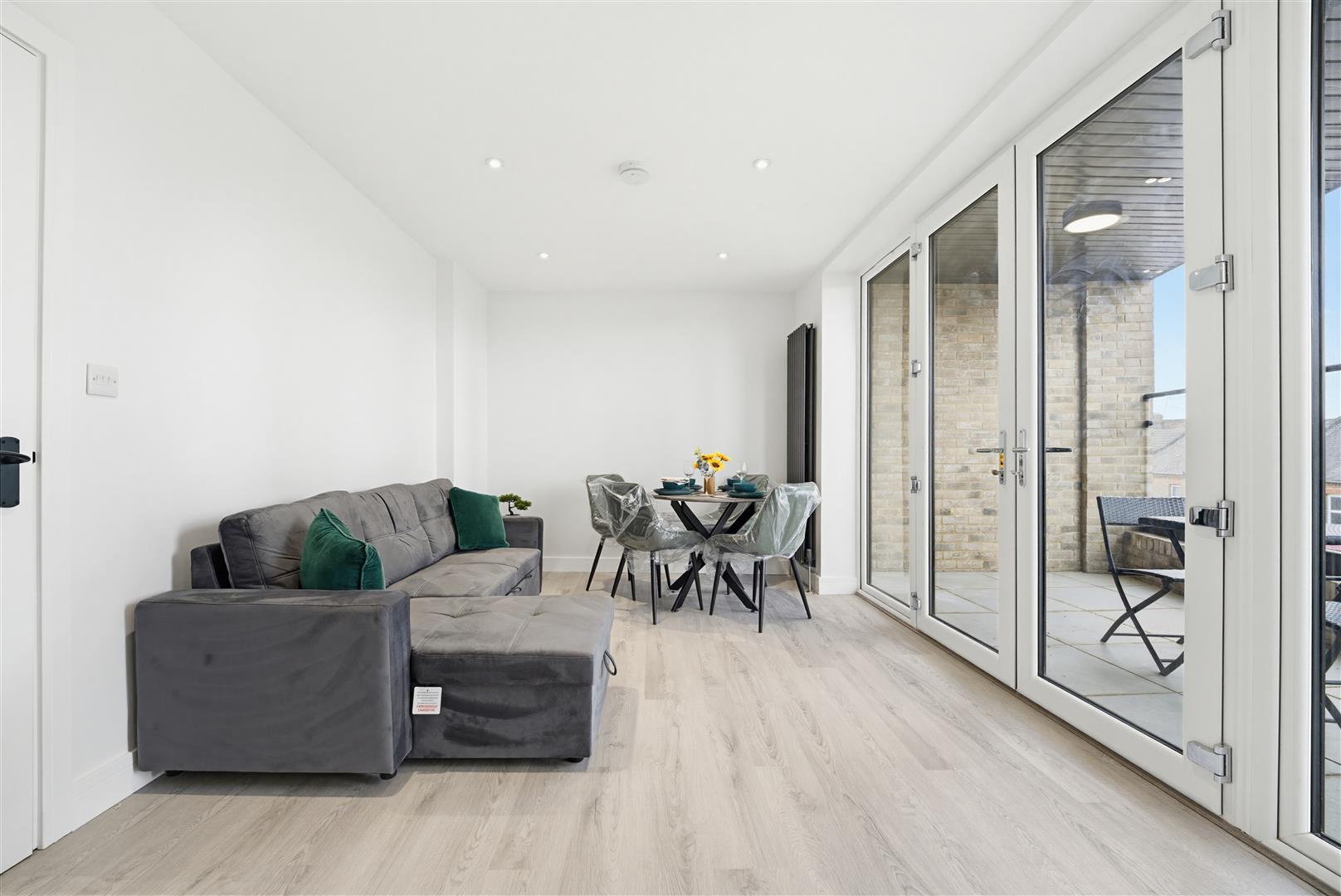 Flat Northfield Avenue in Greater London