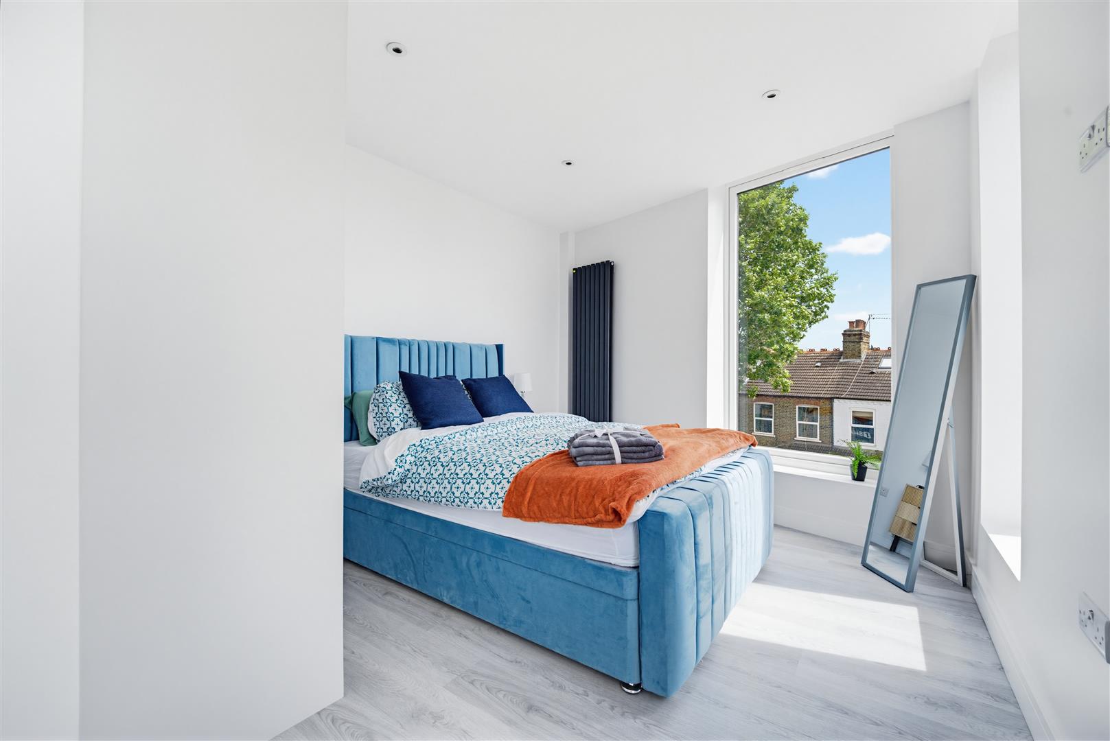 Flat Northfield Avenue in Greater London