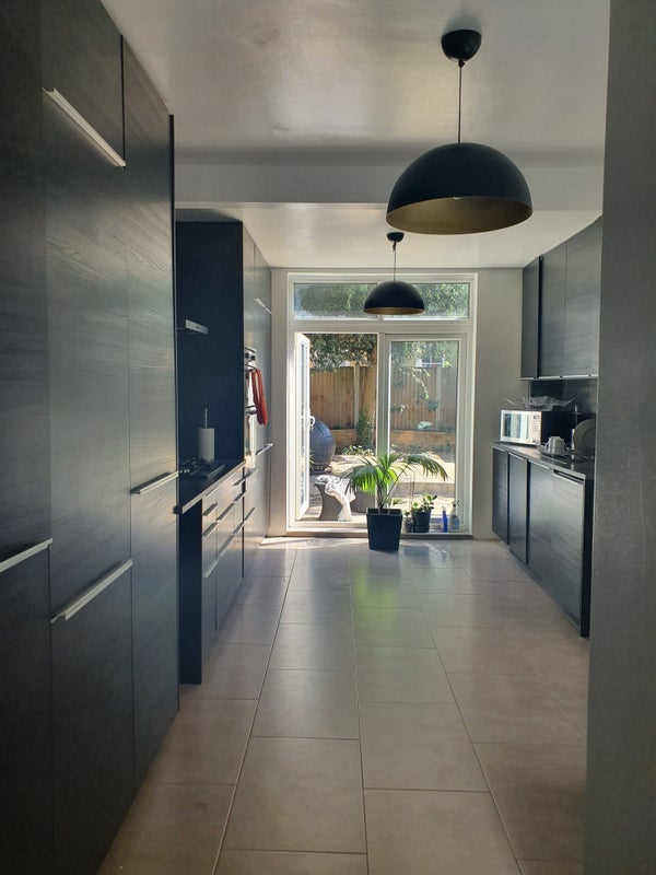 Room Salisbury Road in Greater London
