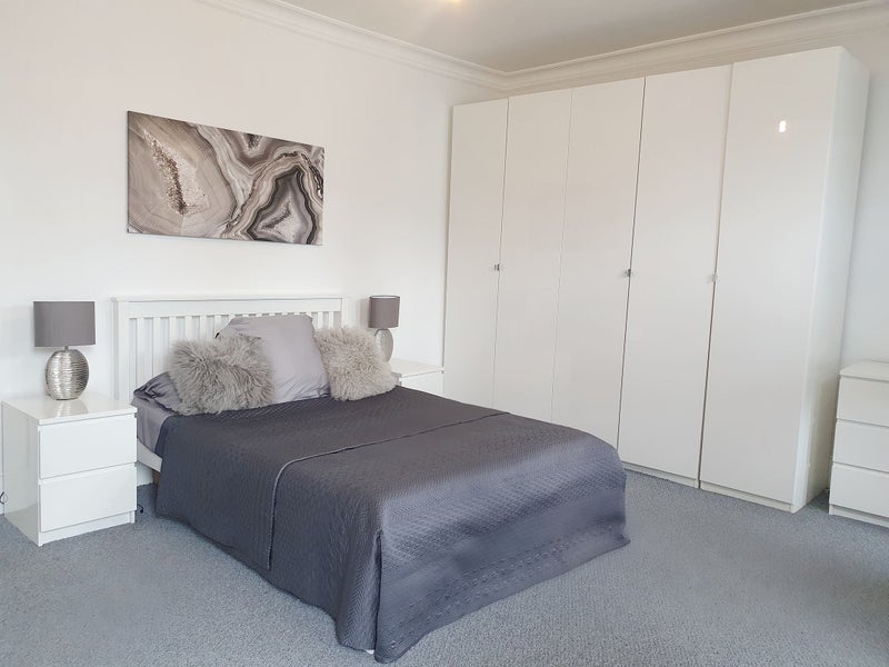Room Salisbury Road in Greater London