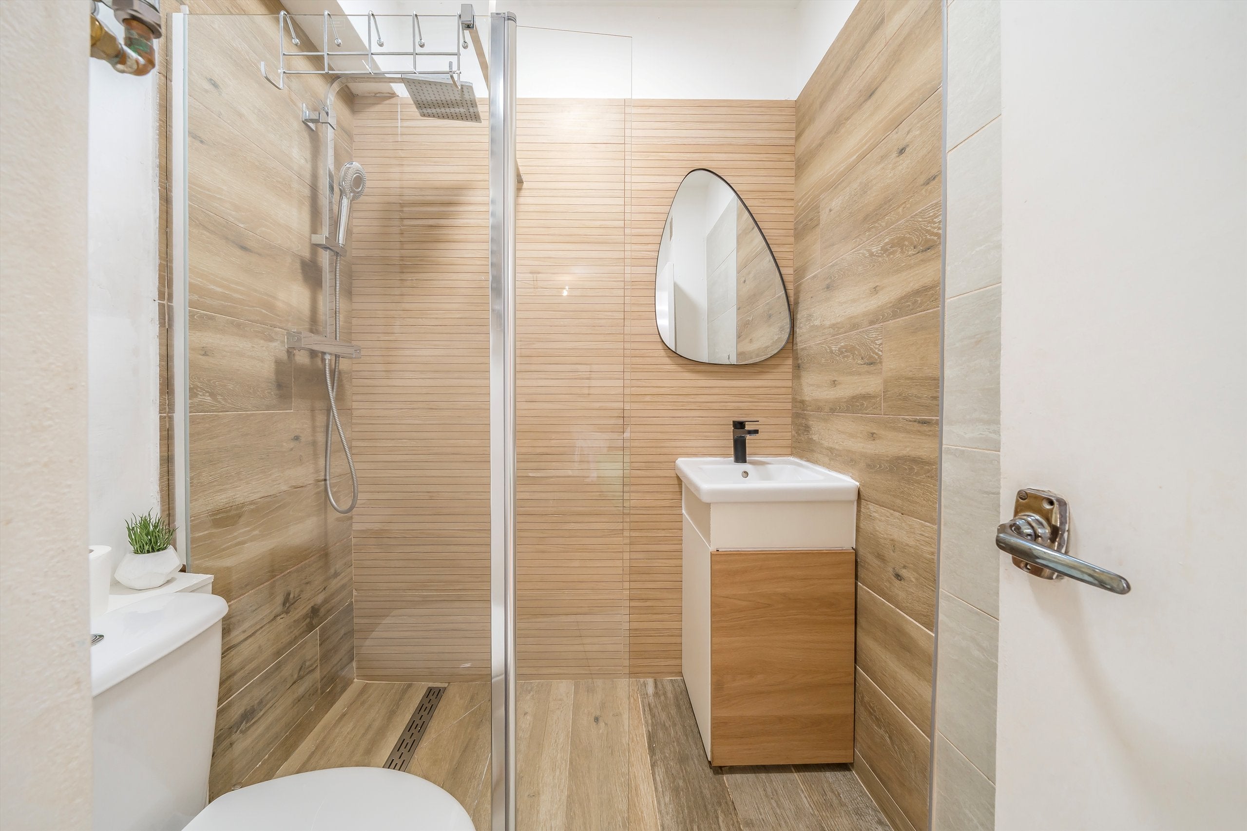 Flat Courtfield Gardens in Greater London