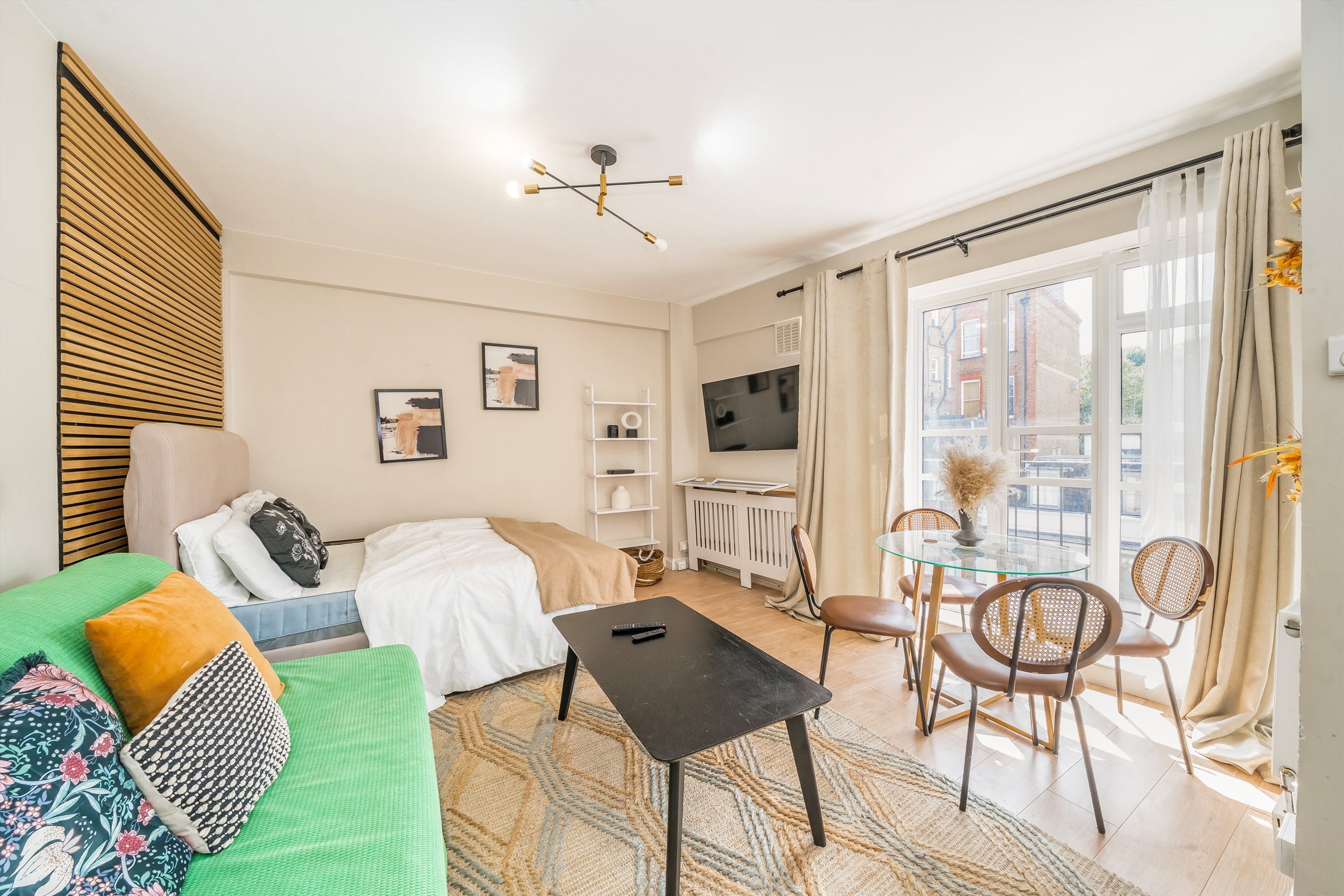 Flat Courtfield Gardens in Greater London