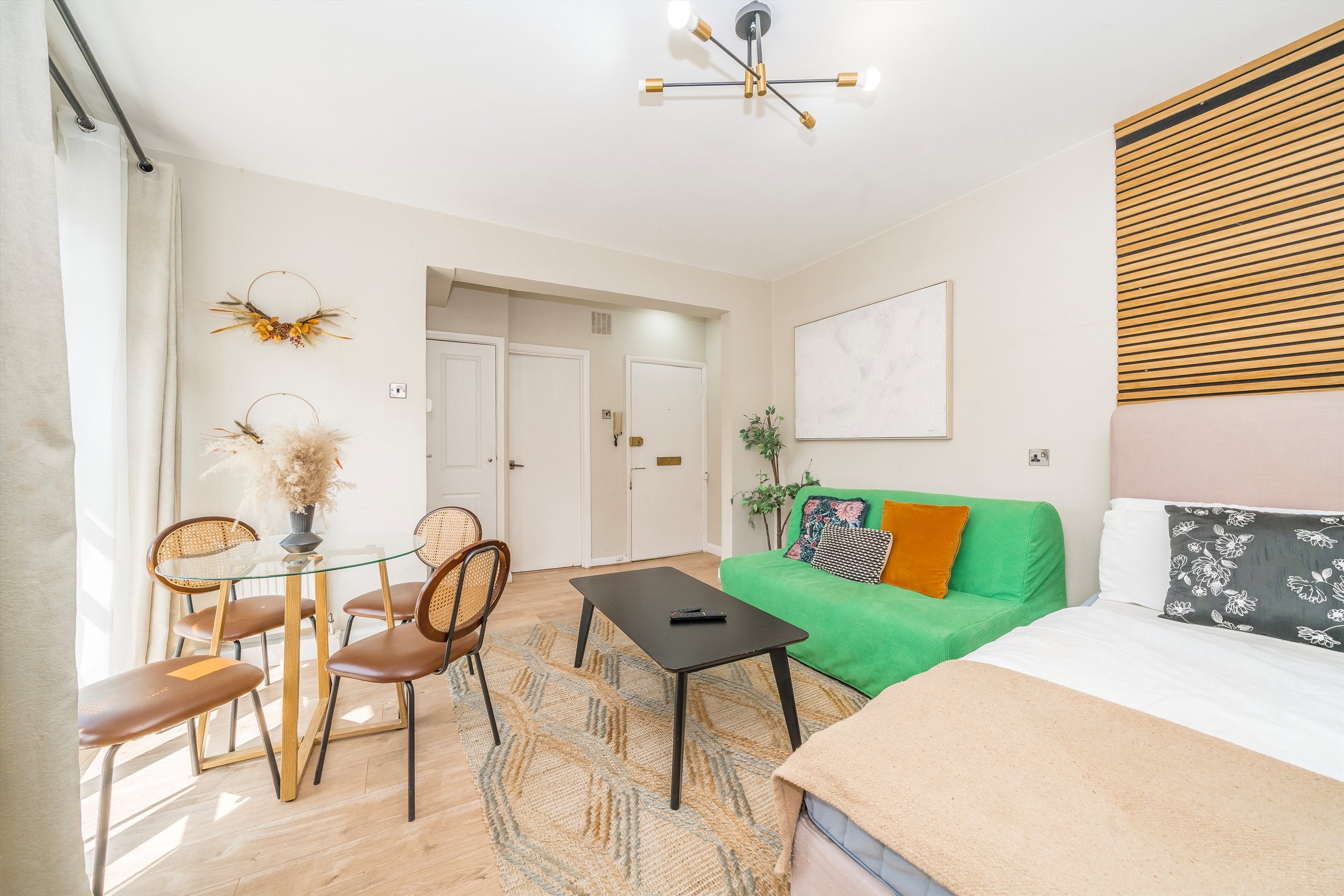 Flat Courtfield Gardens in Greater London