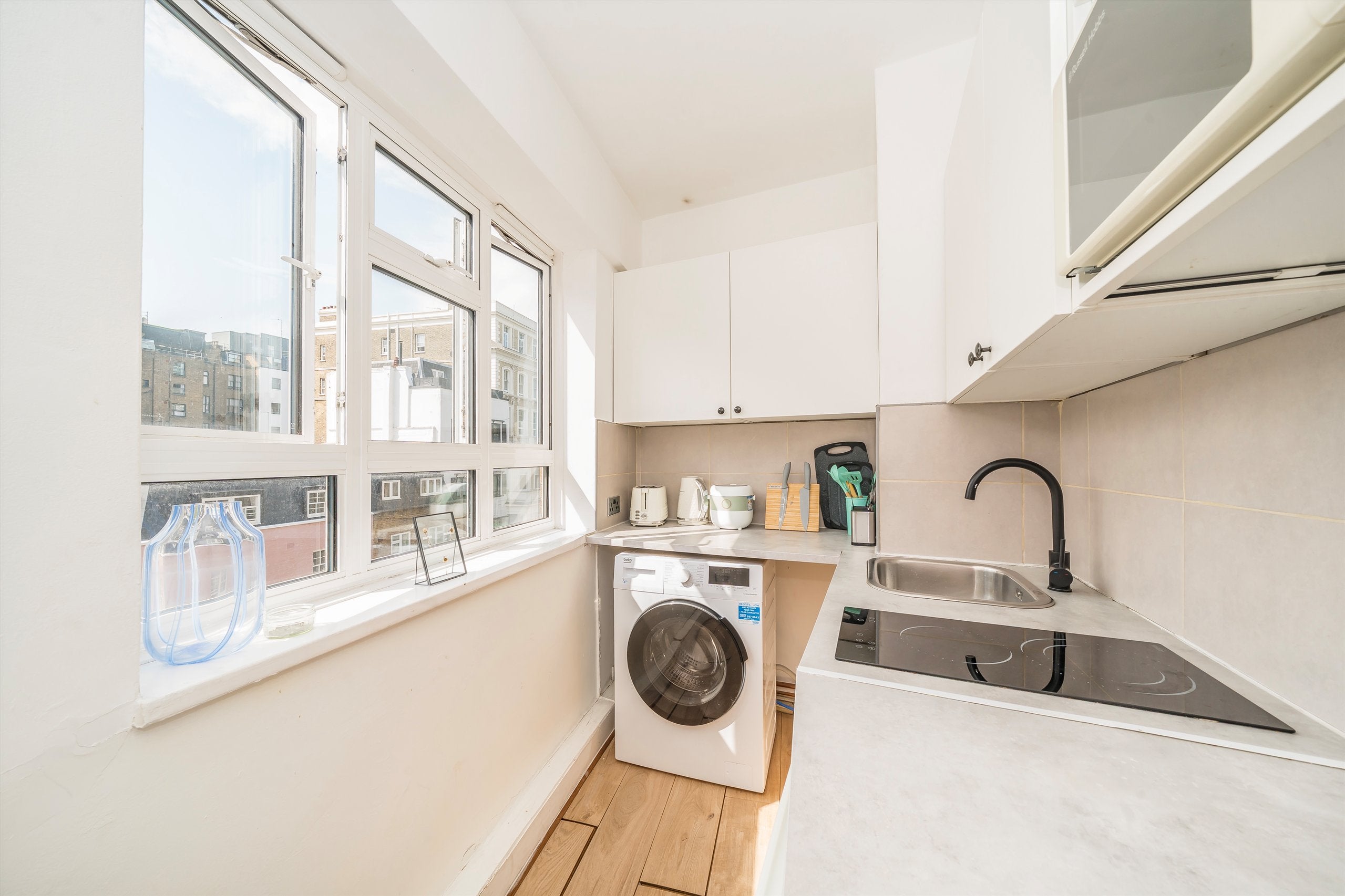 Flat Courtfield Gardens in Greater London