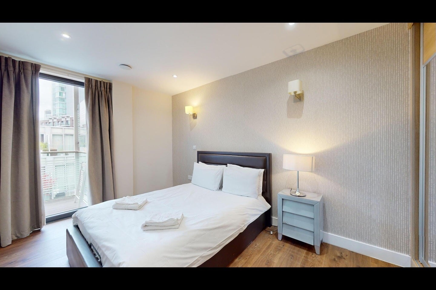 Flat Fairclough Street in Greater London