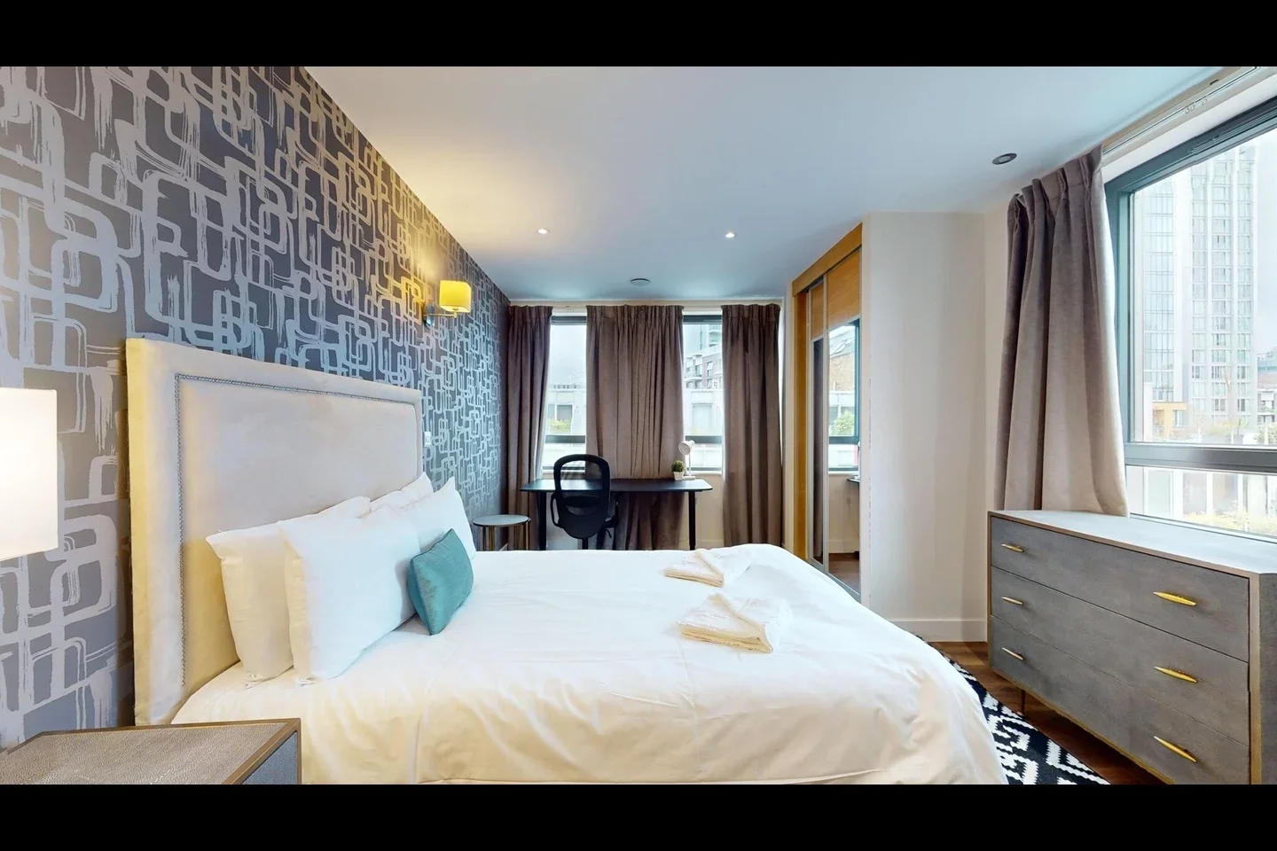 Flat Fairclough Street in Greater London