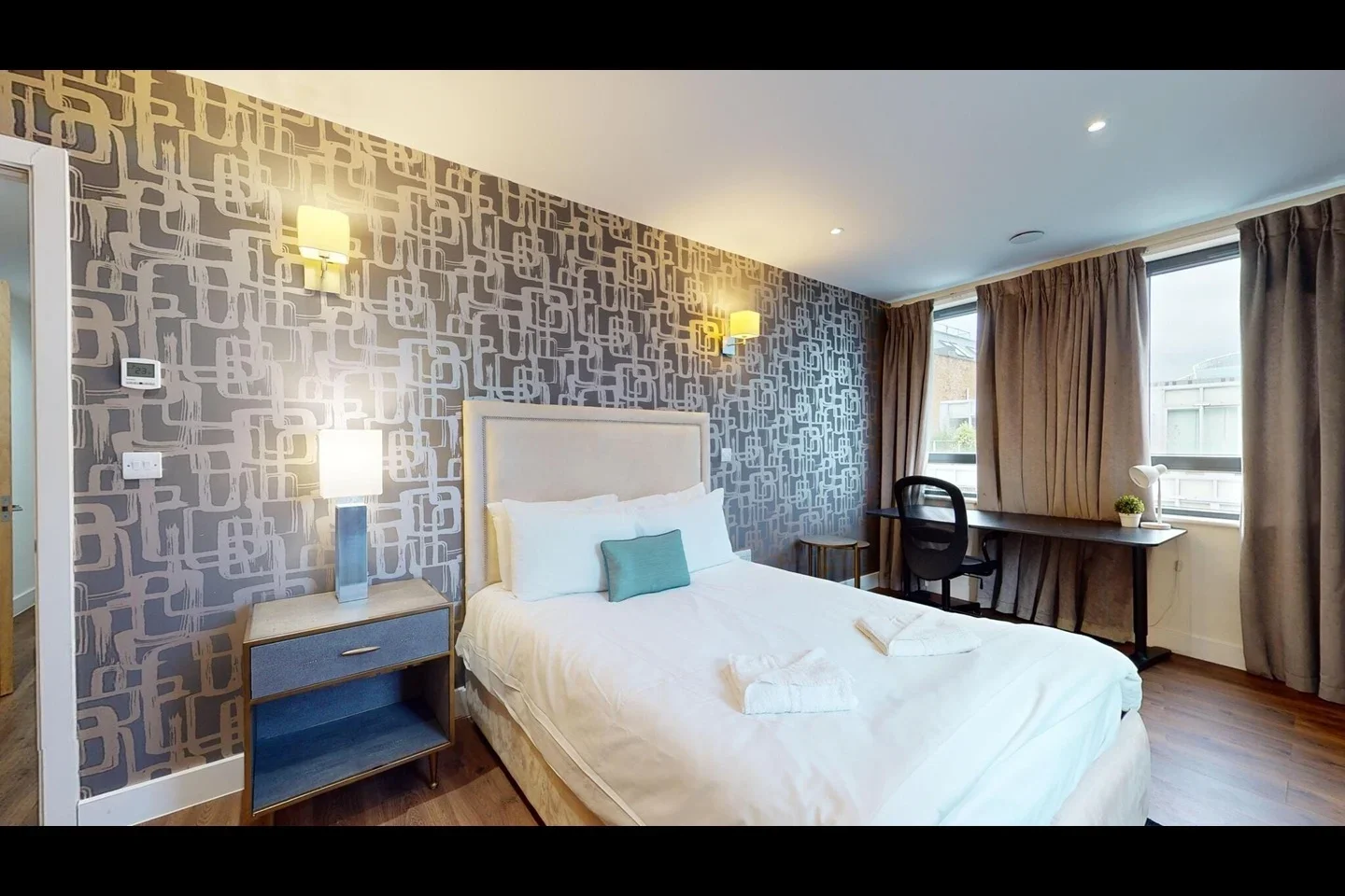 Flat Fairclough Street in Greater London