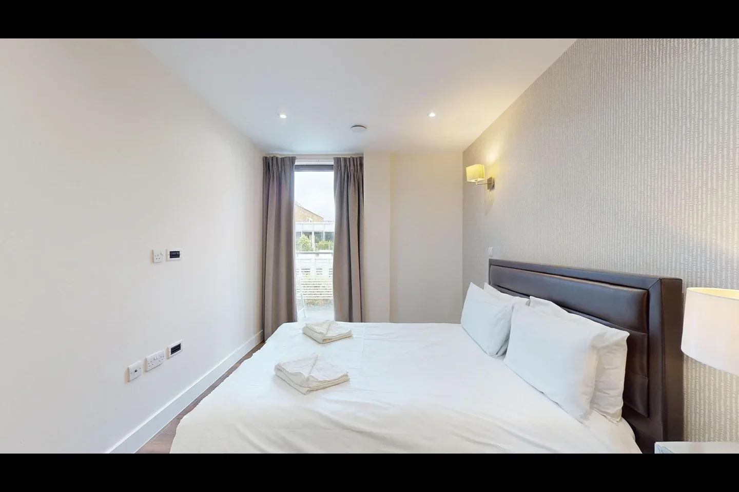 Flat Fairclough Street in Greater London
