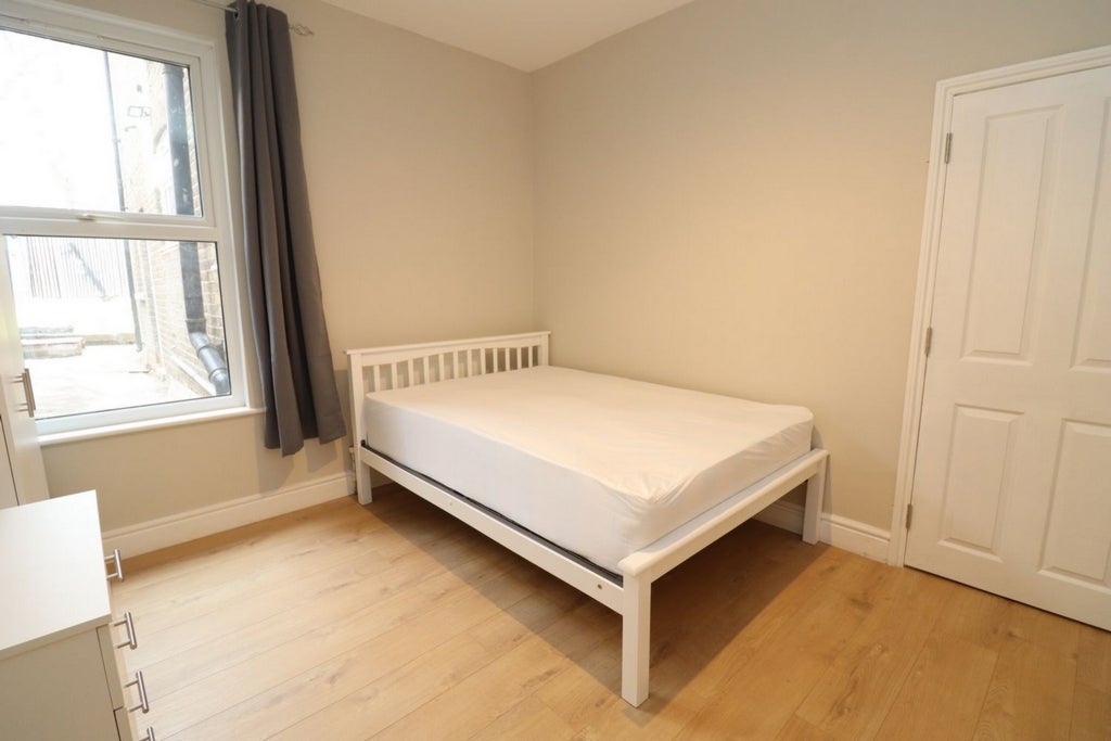 Room Globe Road in Greater London
