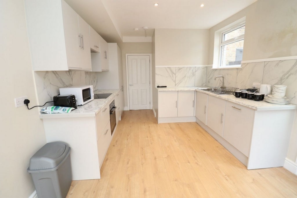 Room Globe Road in Greater London