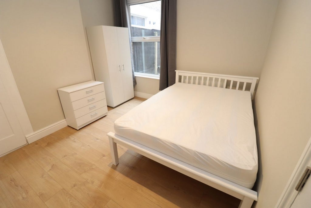 Room Globe Road in Greater London