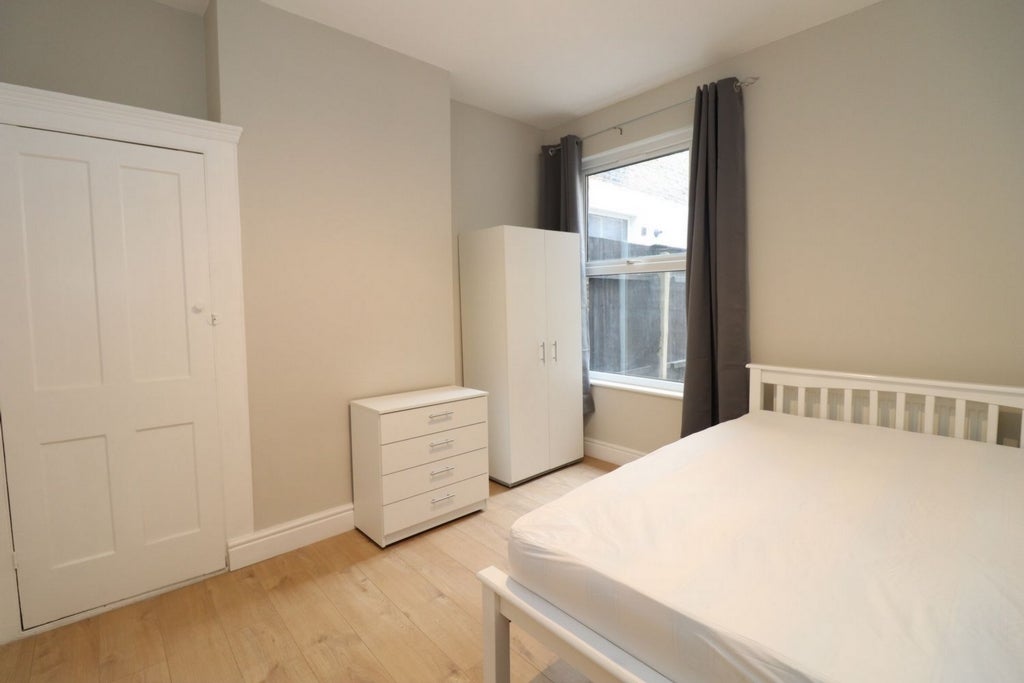 Room Globe Road in Greater London