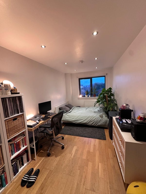 Room Morning Lane in Greater London