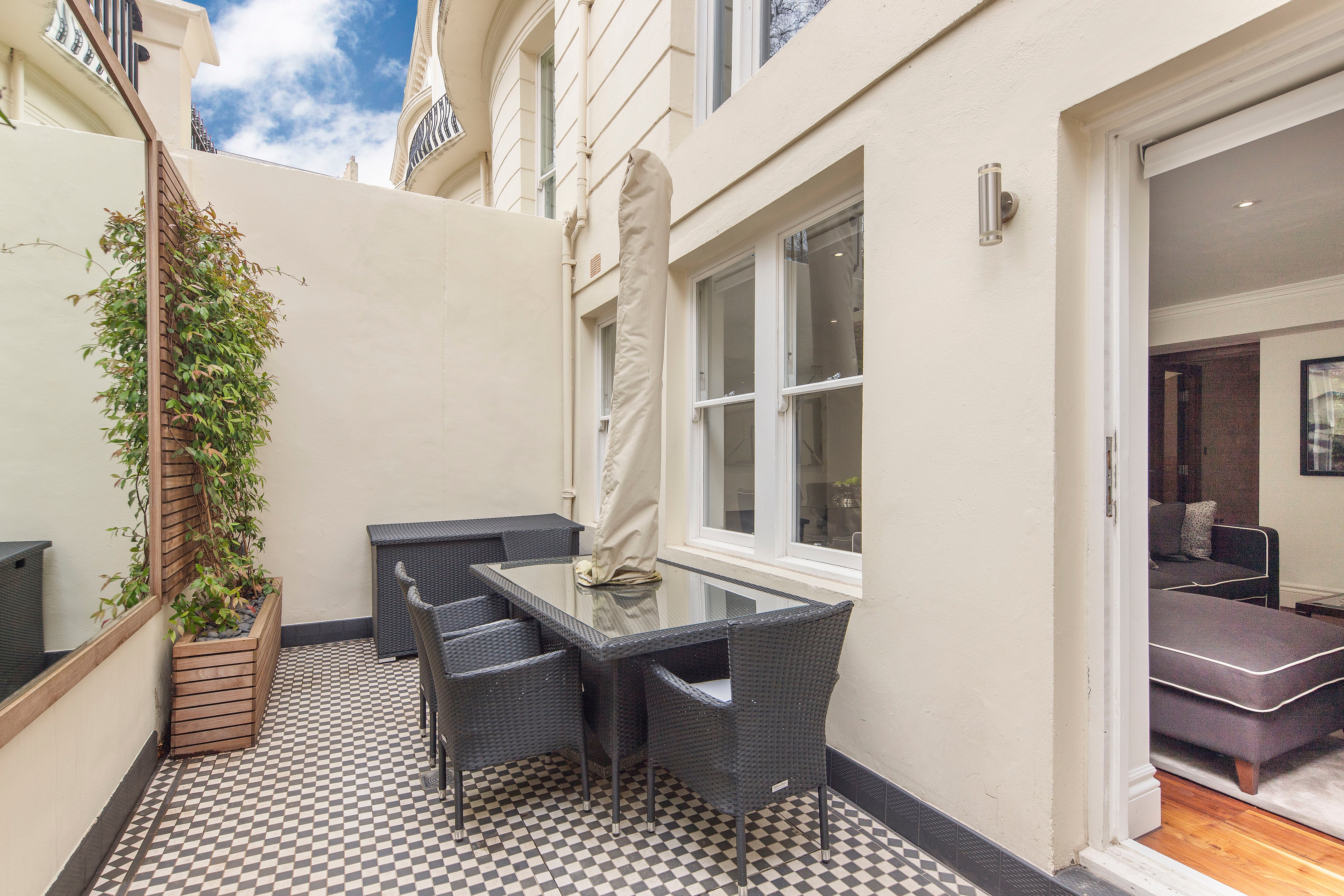Flat Kensington Gardens Square in City of Westminster