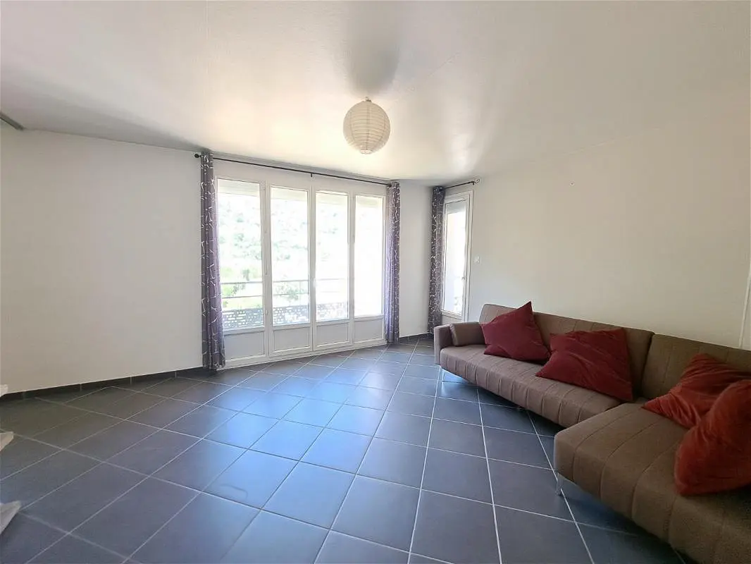 Flat Rue de la Résidence in Vif