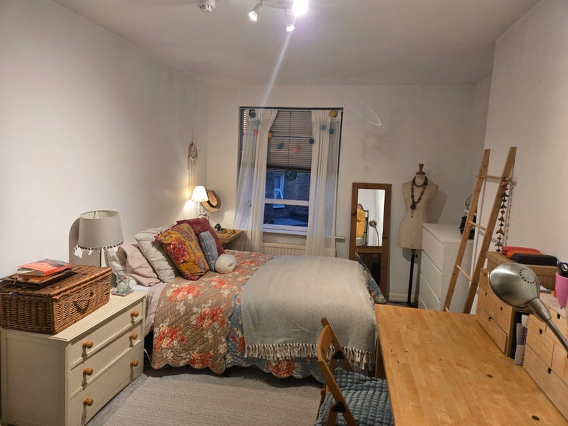 Flat Netherwood Road in Greater London