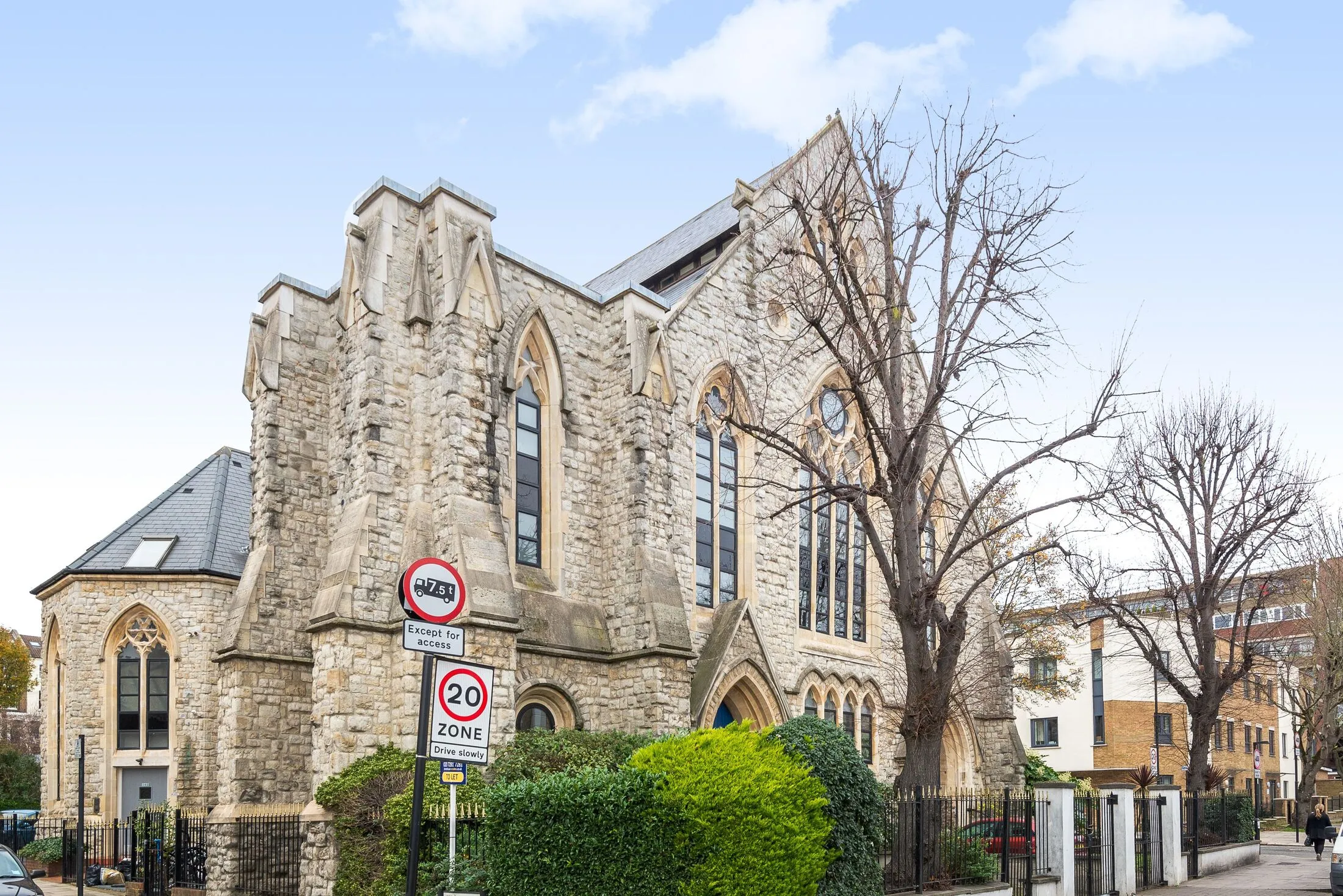 Flat Junction Road in Greater London