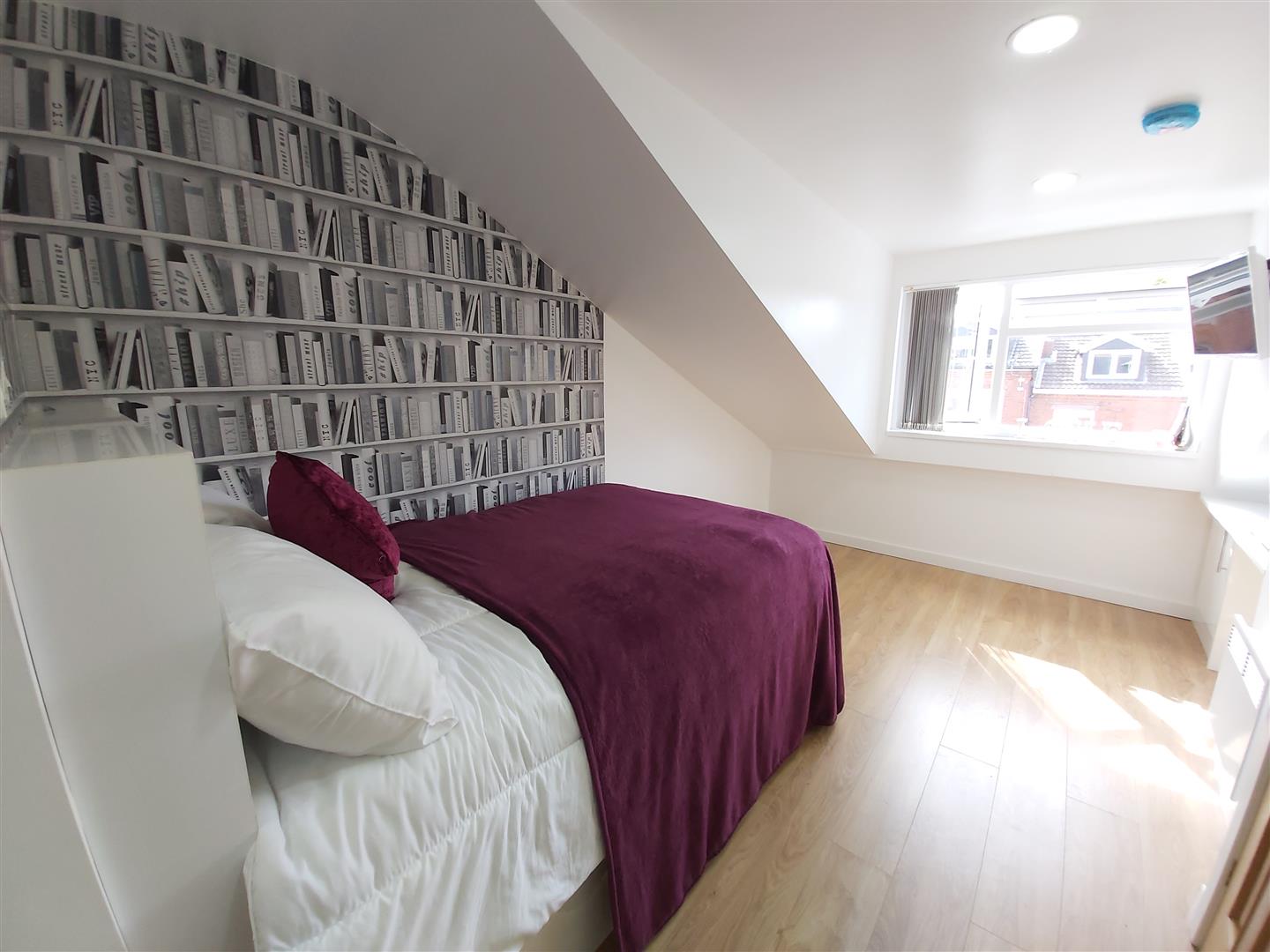 Room St Edward's Road in Birmingham