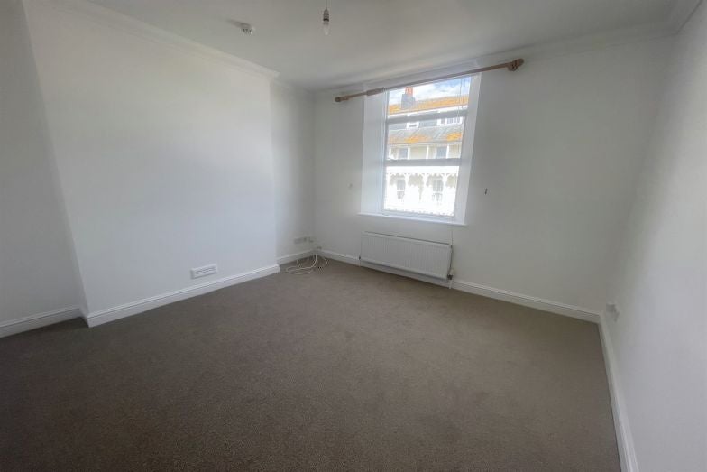 Flat Shanklin Court in Brighton and Hove