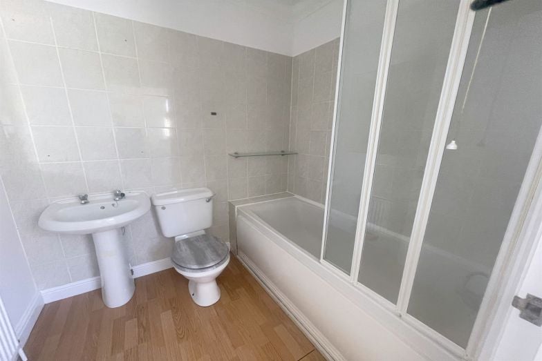 Flat Shanklin Court in Brighton and Hove