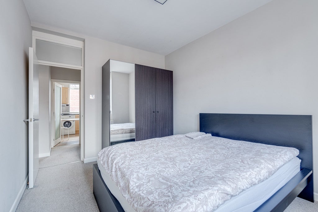 Flat Charlbert Street in City of Westminster